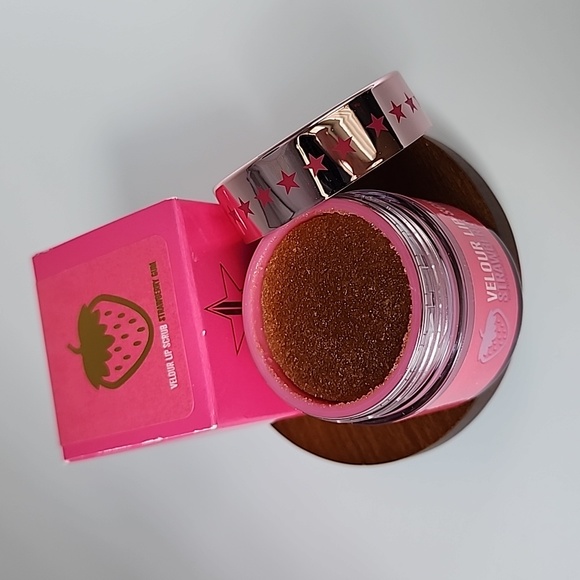 Jeffree Star Velour Lip Scrub - Strawberry Gum (Original Packaging) 🍓 - Picture 7 of 7